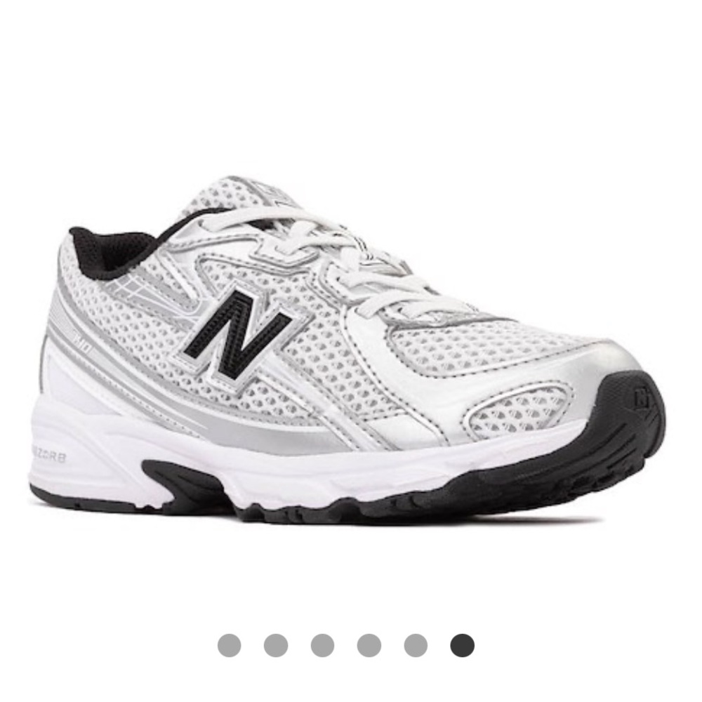 New Balance 740 Y4.5 Silver and Black